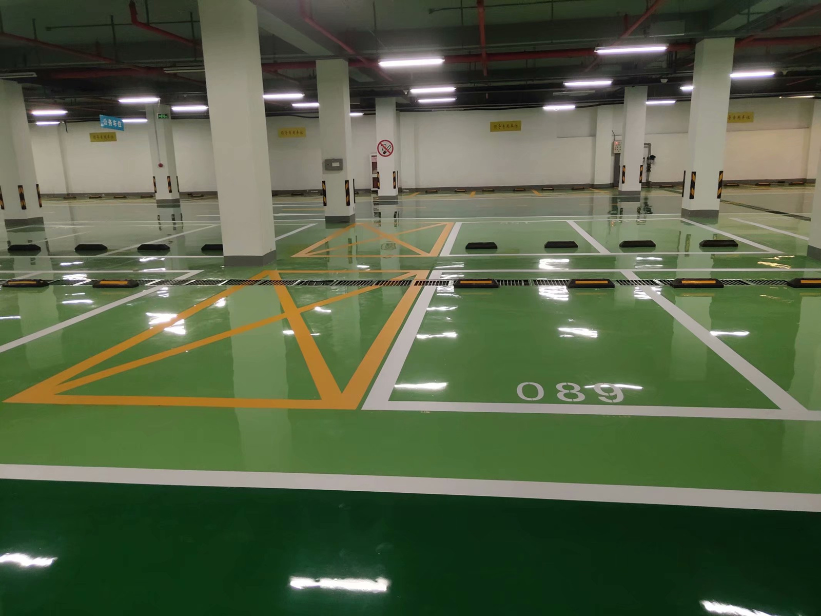 环氧树脂地坪漆施工全指南 从基层处理到完美成品的实战解析